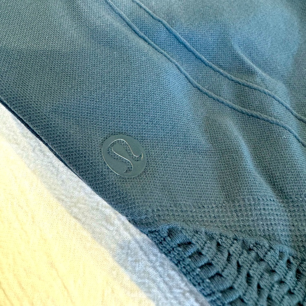 Lululemon Athletica Cropped Yoga Leggings - Size SMALL 4 - Dusty Blue - LIKE NEW